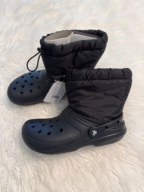 Crocs Classic Lined Neo Puff Boots Black size 
man 7 women 9 brand new '